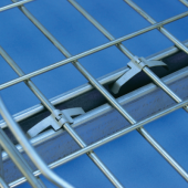  Attache pour chemin de c�ble f 