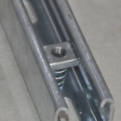  Ecrou pour profil avec ressort 